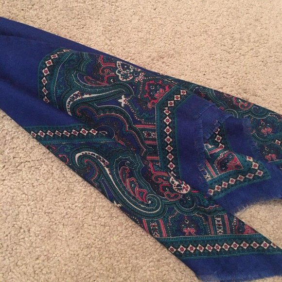 Pretty Patterned Blue Square Scarf - Picture 12 of 12